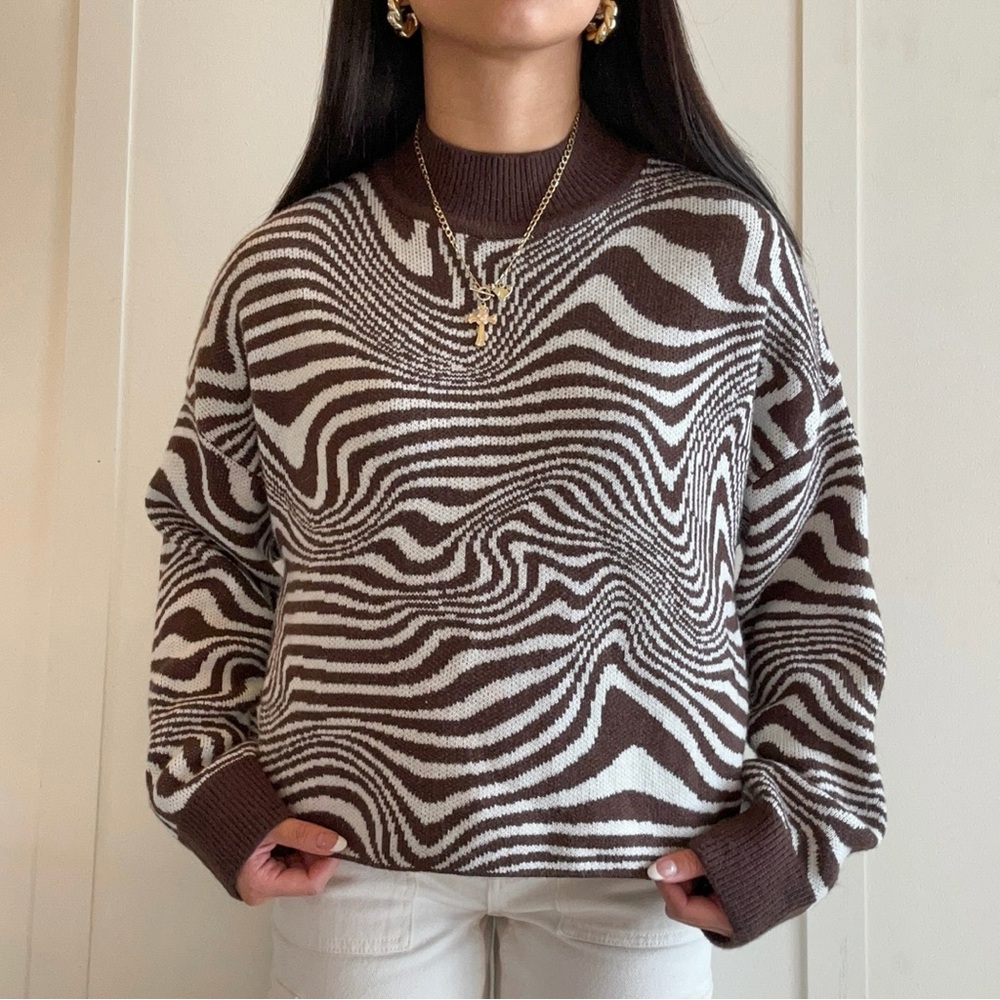 H&M brown and white patterned sweater